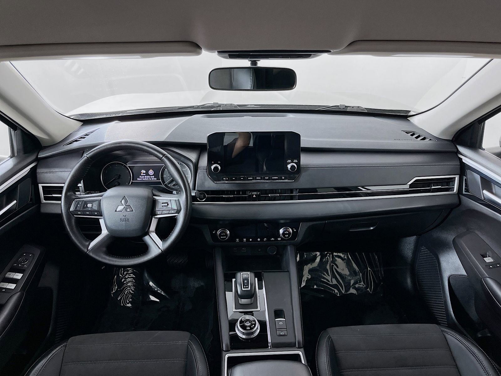 Used 2024 Mitsubishi Outlander SE image 11