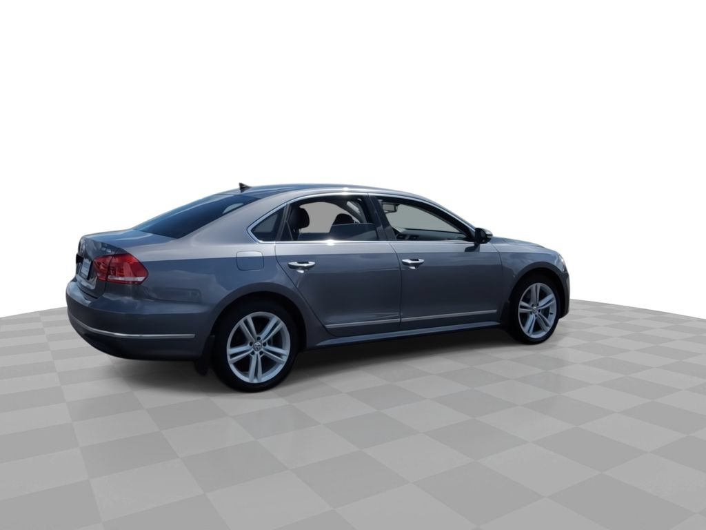 Used 2012 Volkswagen Passat TDI SEL Premium FWD image 8