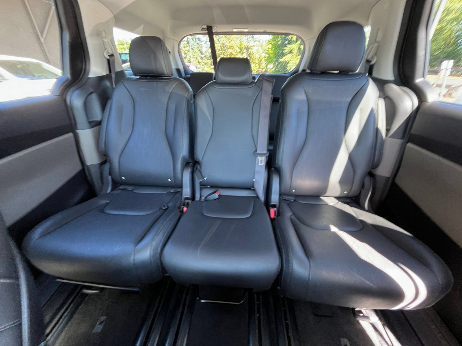Used 2026 Kia Carnival FWD image 40