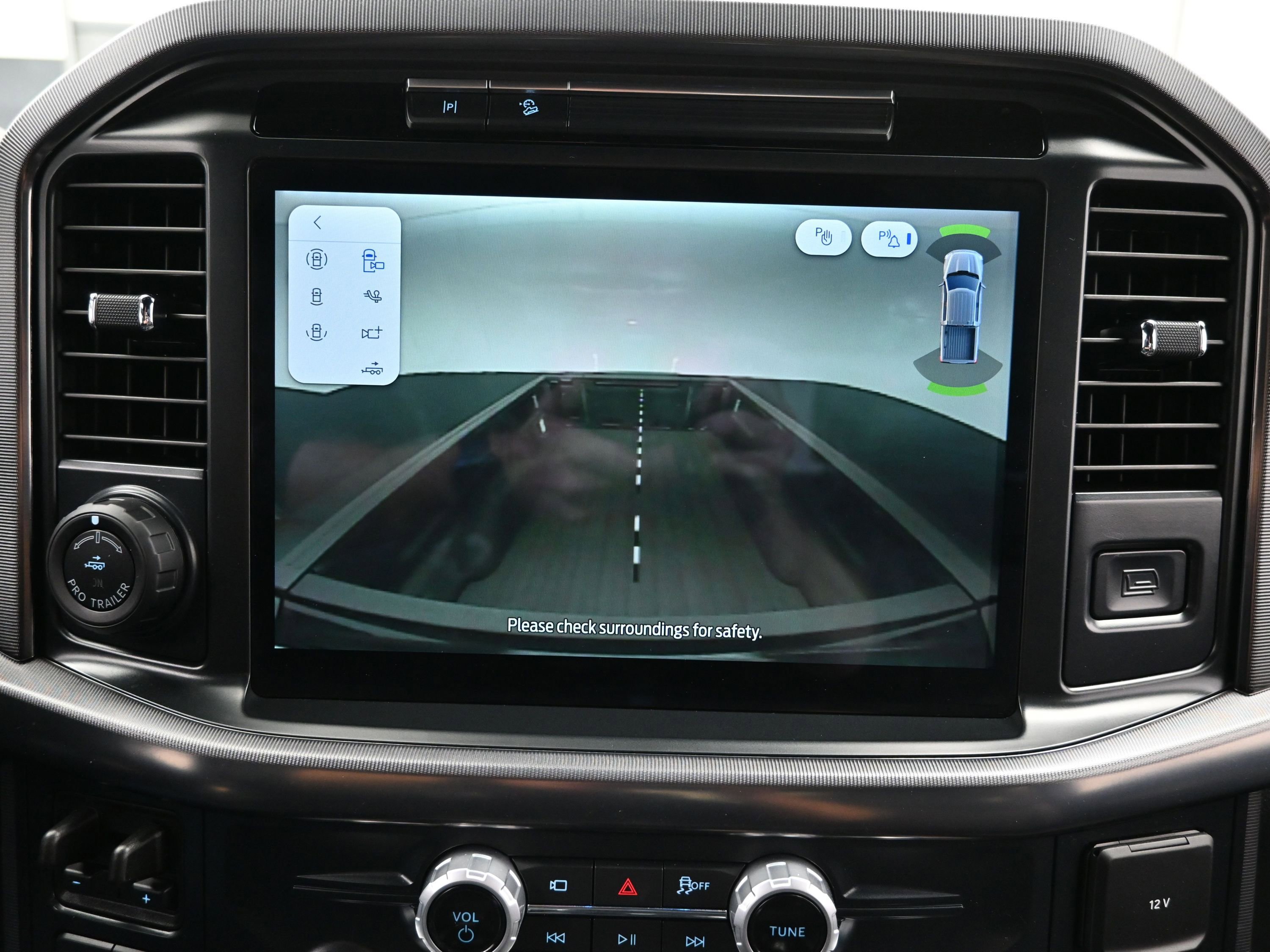 Used 2025 Ford F150 Platinum w/ FX4 Off-Road Package image 32