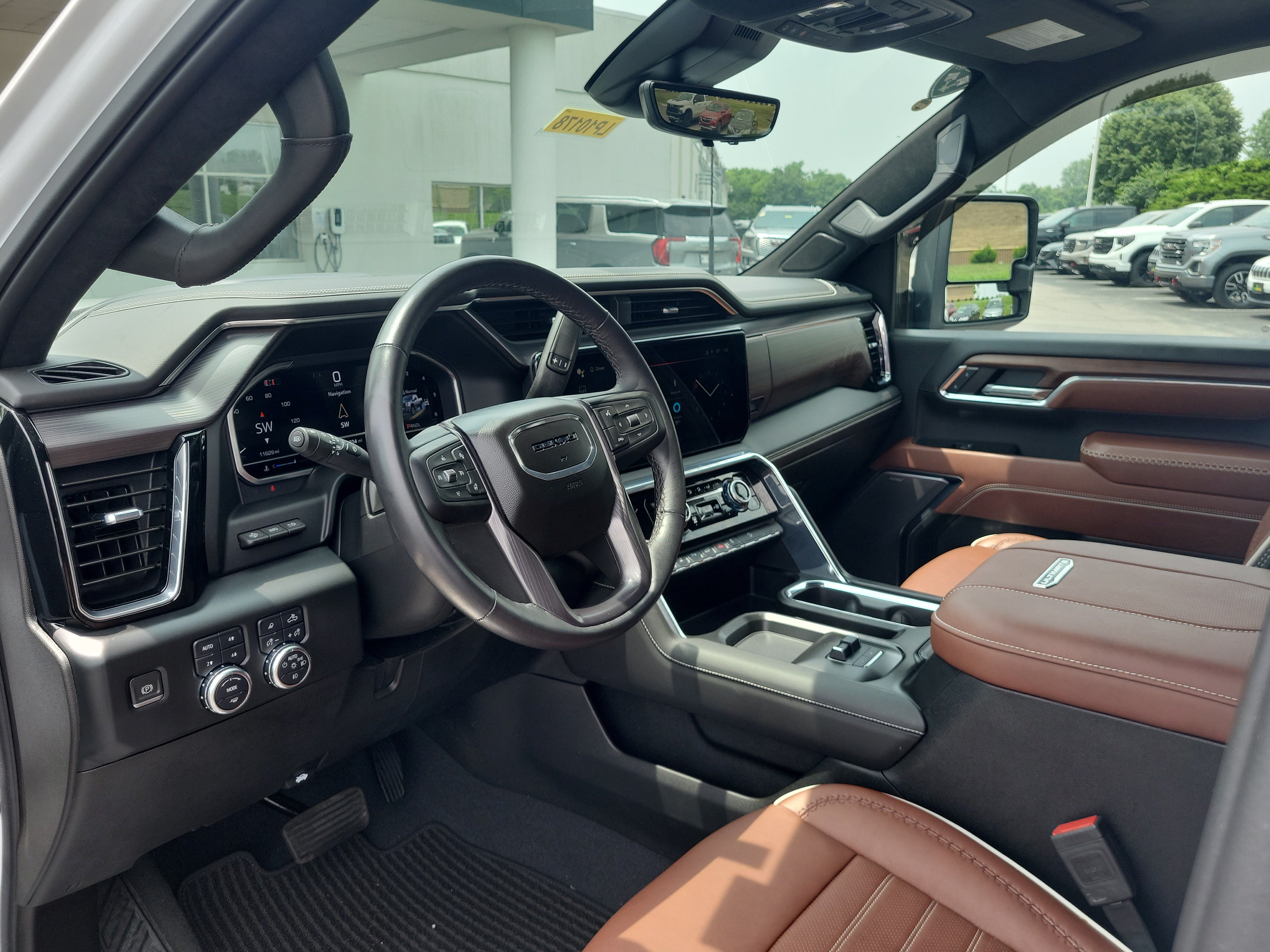 Used 2024 GMC Sierra 2500 Denali Ultimate AWD/4WD image 16