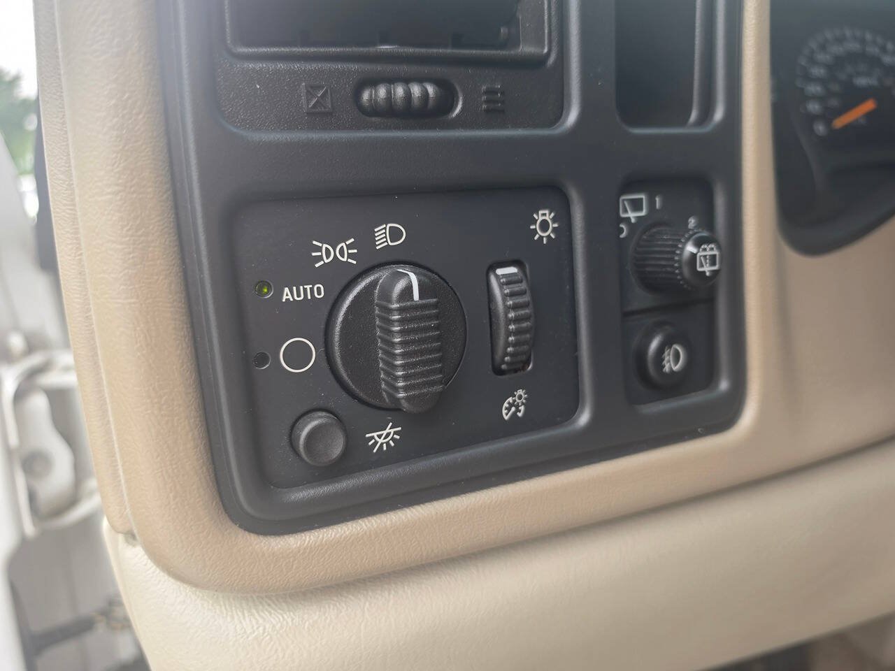 Used 2003 GMC Yukon XL SLT w/ 1SD Preferred Equipment Group RWD image 47