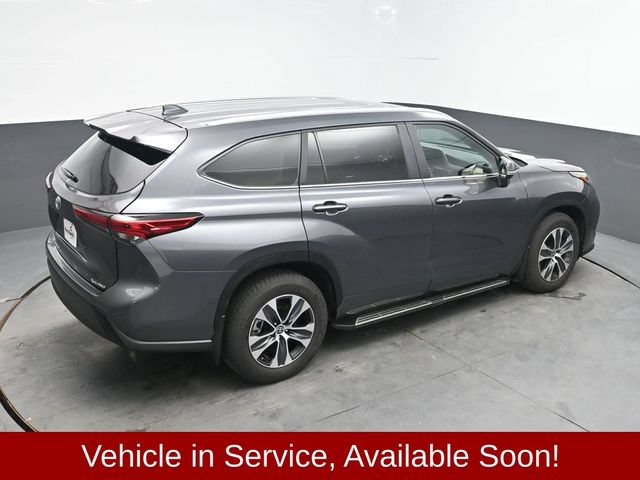 Used 2023 Toyota Highlander XLE AWD/4WD image 39