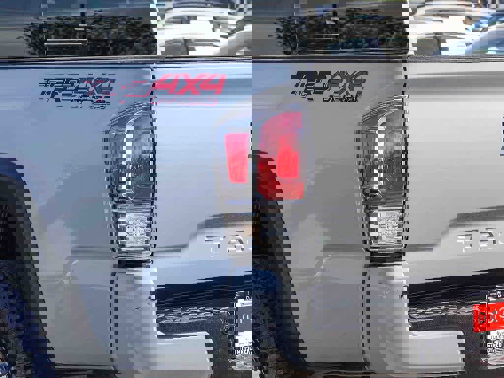 Used 2020 Toyota Tacoma TRD Off-Road w/ Technology Package image 7