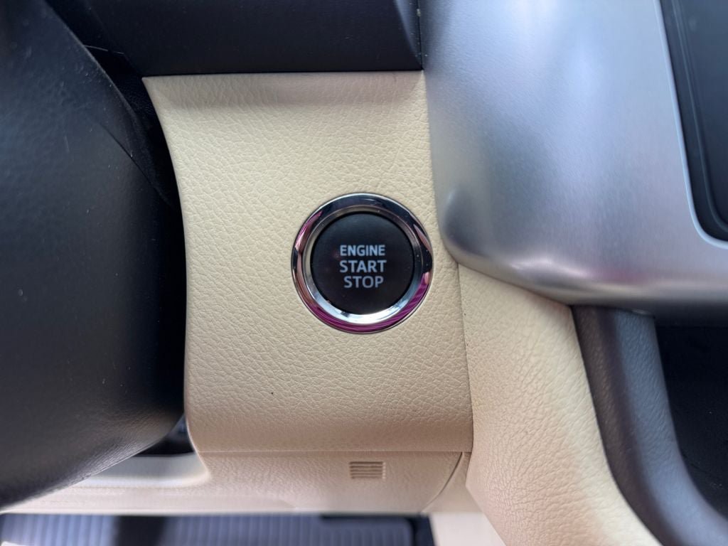 Certified 2019 Toyota Highlander XLE AWD/4WD image 24