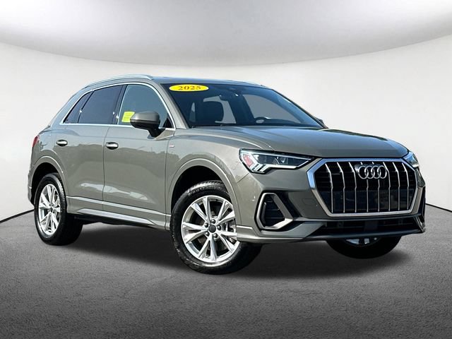 Used 2025 Audi Q3 2.0T Premium AWD/4WD image 2