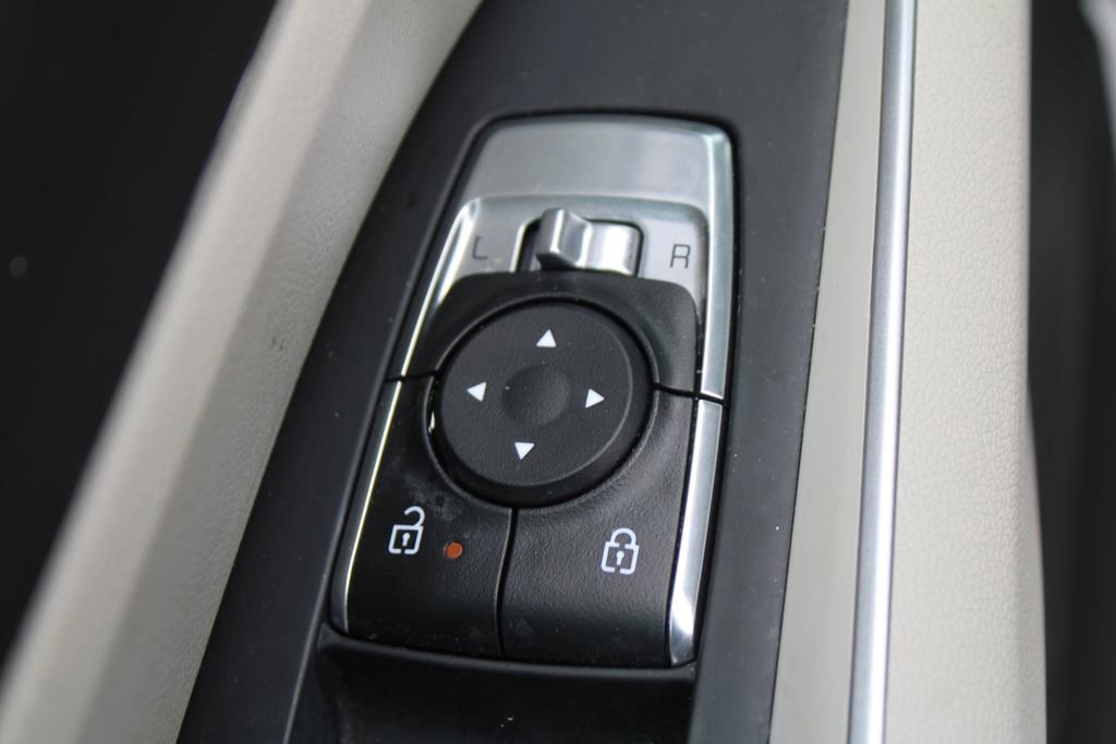 Certified 2025 Kia Sorento S w/ Panoramic Sunroof Package image 21