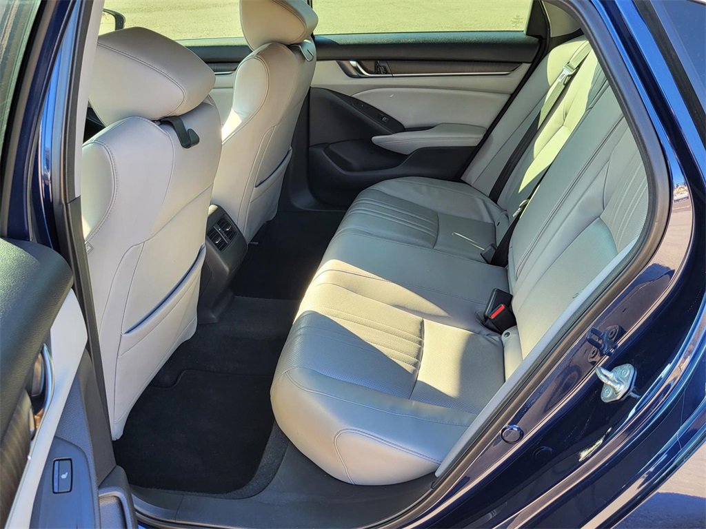 Used 2018 Honda Accord Touring image 12