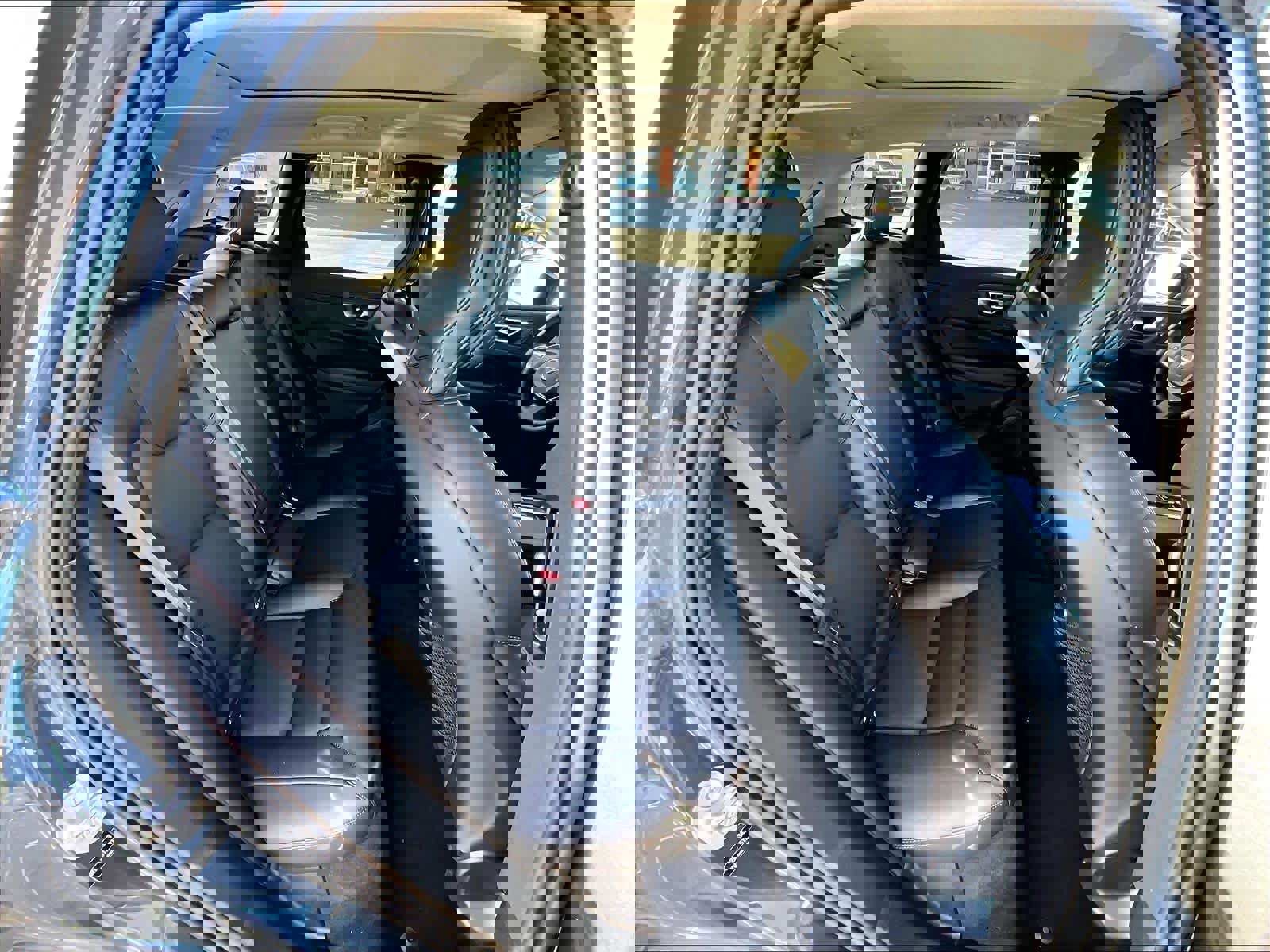 Used 2025 Volvo XC60 B5 Core image 30