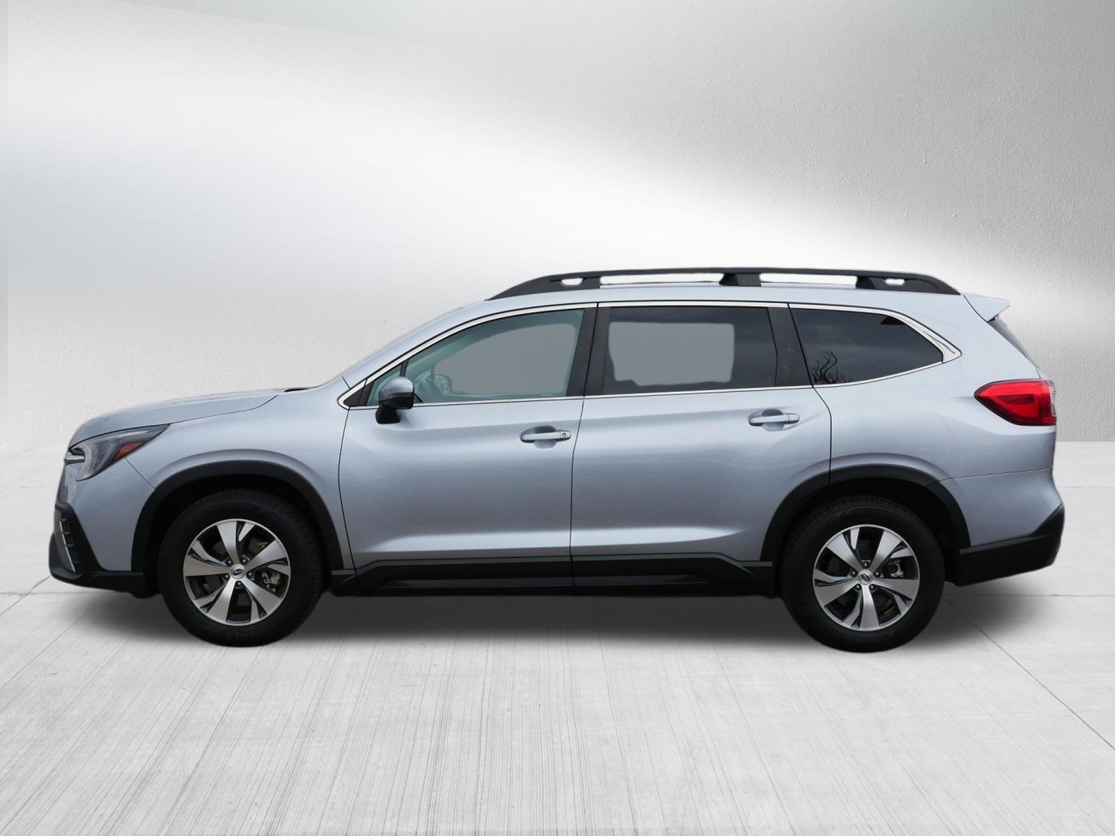 Used 2023 Subaru Ascent Premium image 4