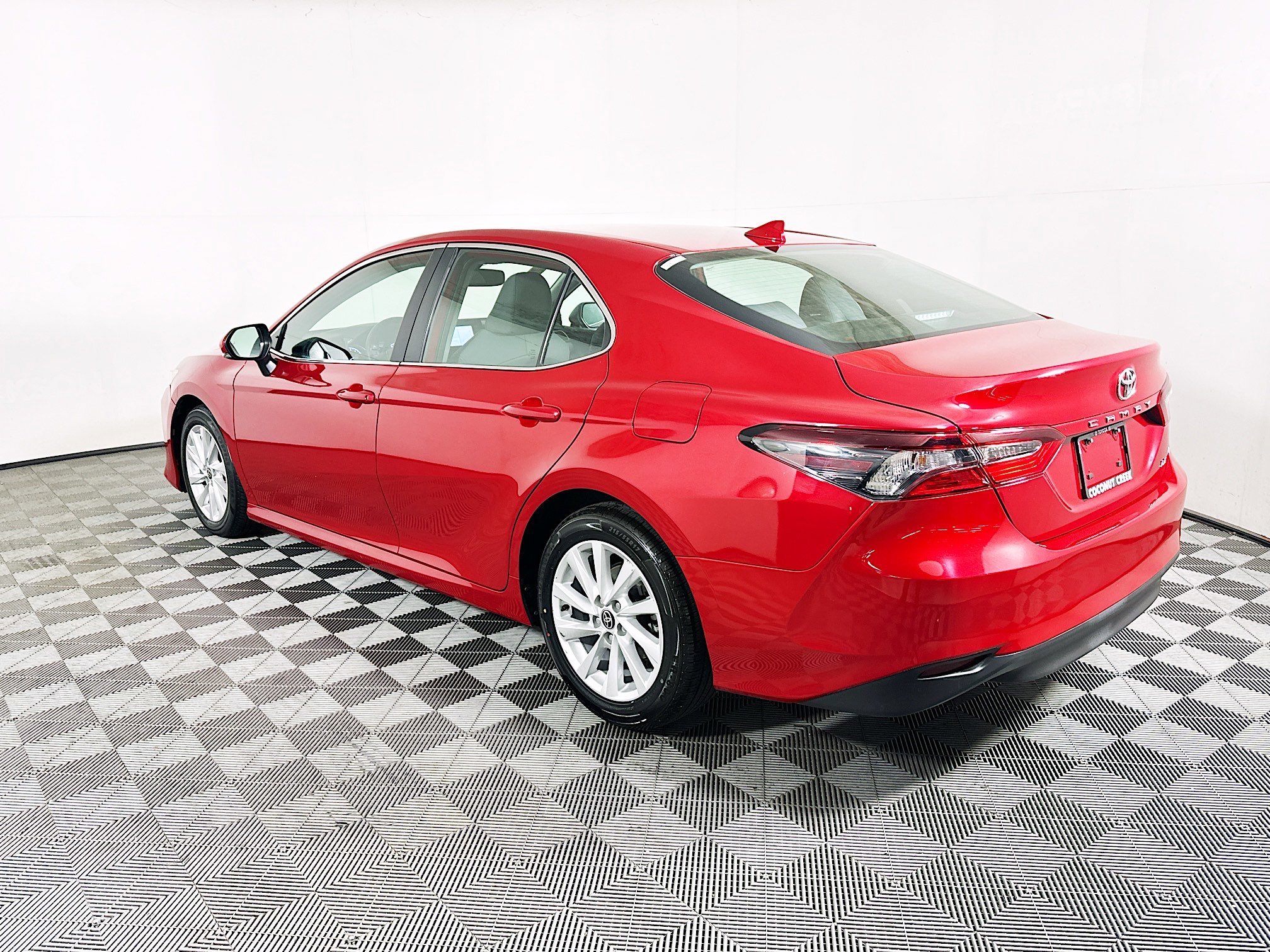 Used 2023 Toyota Camry LE w/ Convenience Package FWD image 5