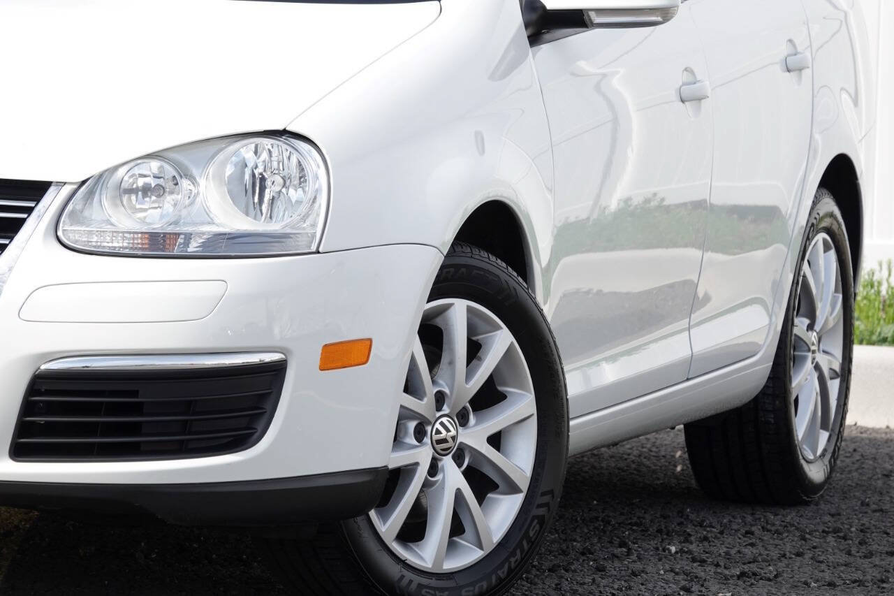 Used 2010 Volkswagen Jetta Limited Edition FWD image 41