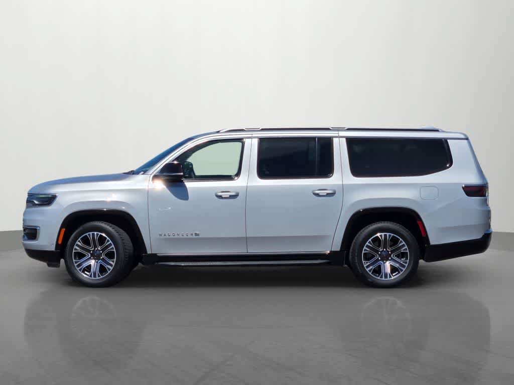 Used 2023 Jeep Wagoneer L Series II AWD/4WD image 3