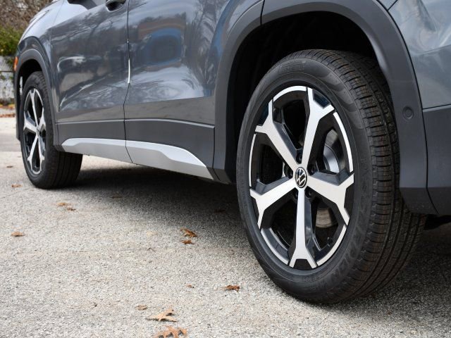 New 2026 Volkswagen Tiguan SE FWD image 9