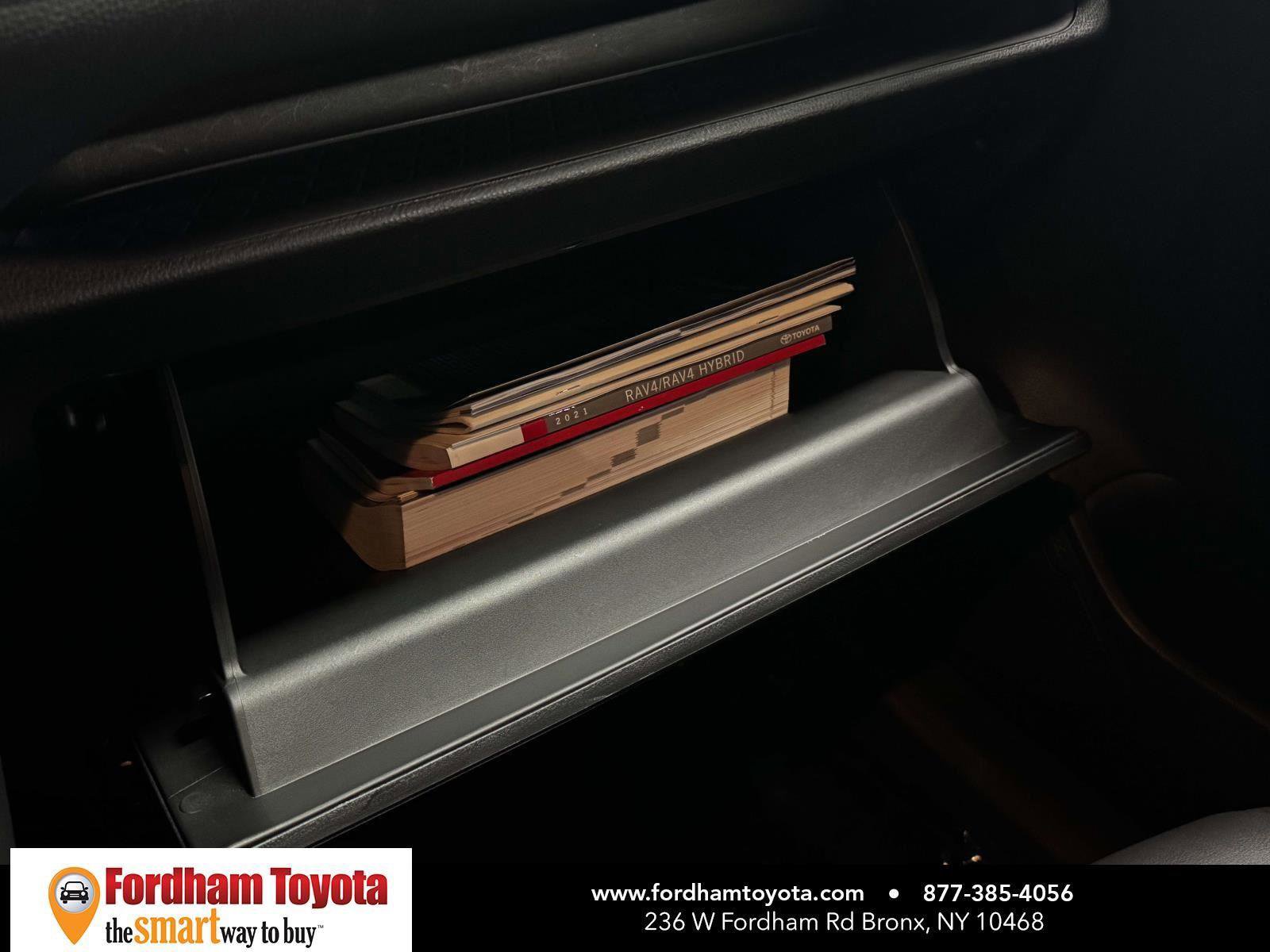 Used 2021 Toyota RAV4 XLE Premium image 31