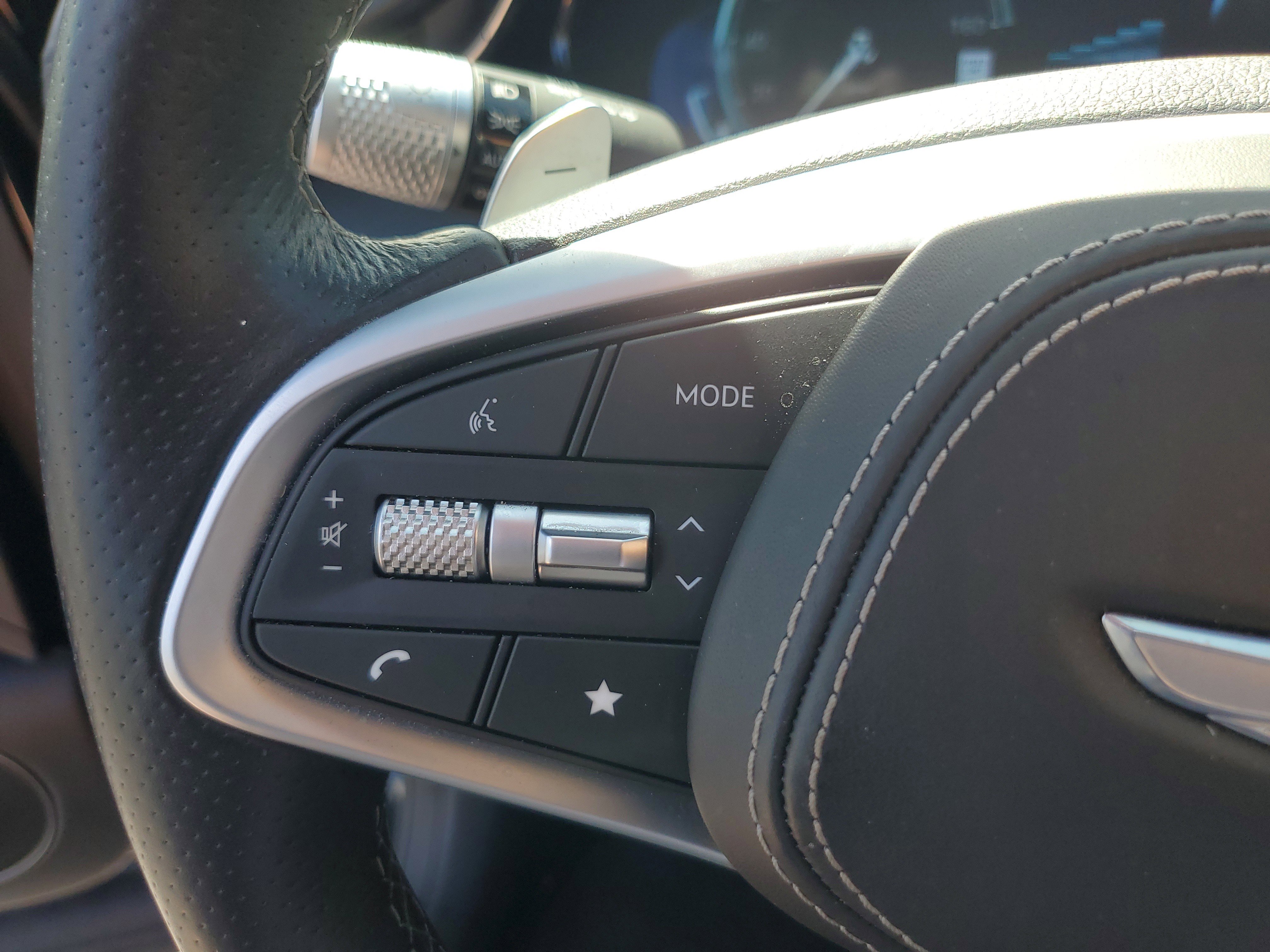 Used 2023 Genesis GV70 2.5T w/ Sport Prestige Package image 31