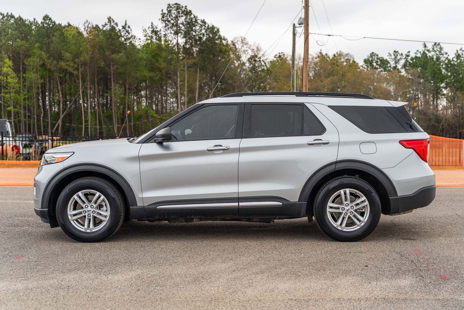 Certified 2022 Ford Explorer XLT RWD image 4