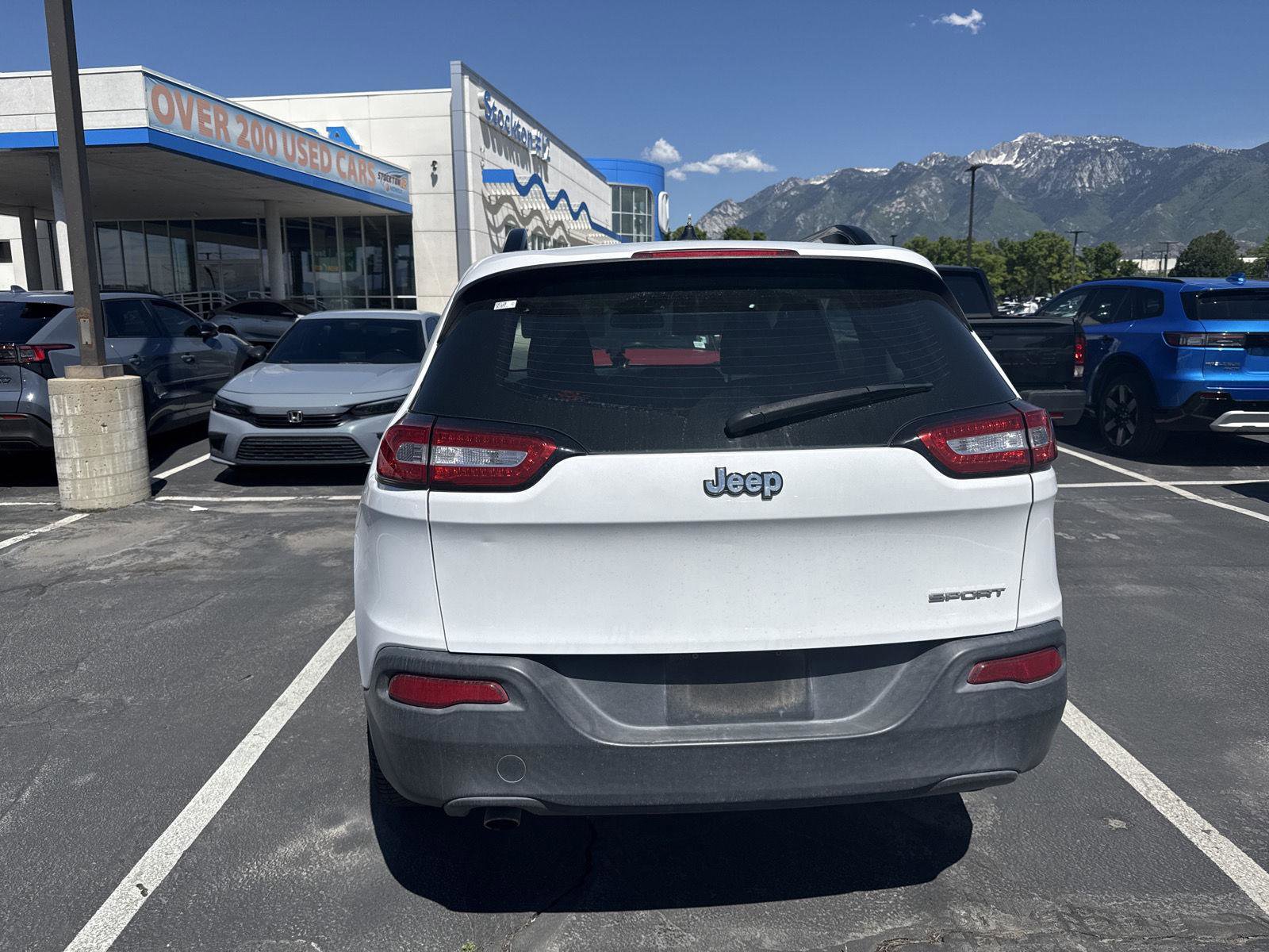 Used 2015 Jeep Cherokee Sport w/ Sport Appearance Group FWD image 4