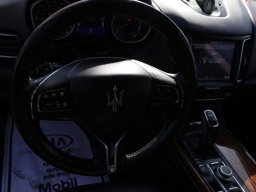 Used 2020 Maserati Levante GranLusso image 31