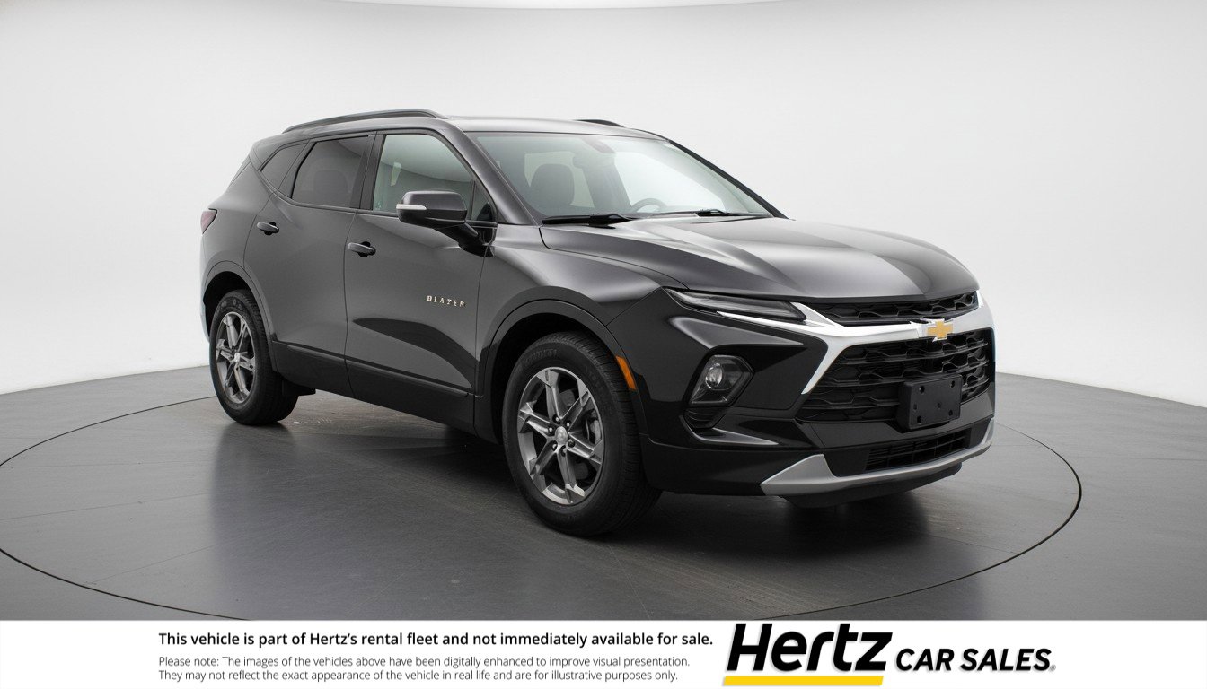 Used 2025 Chevrolet Blazer LT image 1