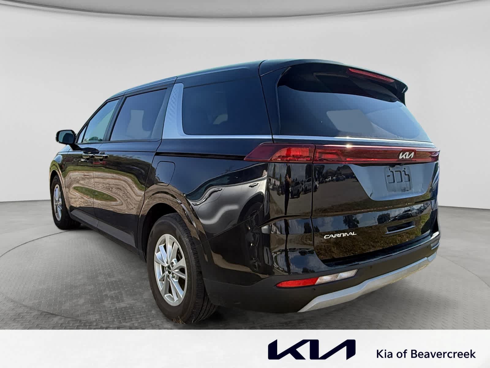 Used 2023 Kia Carnival LX FWD image 7