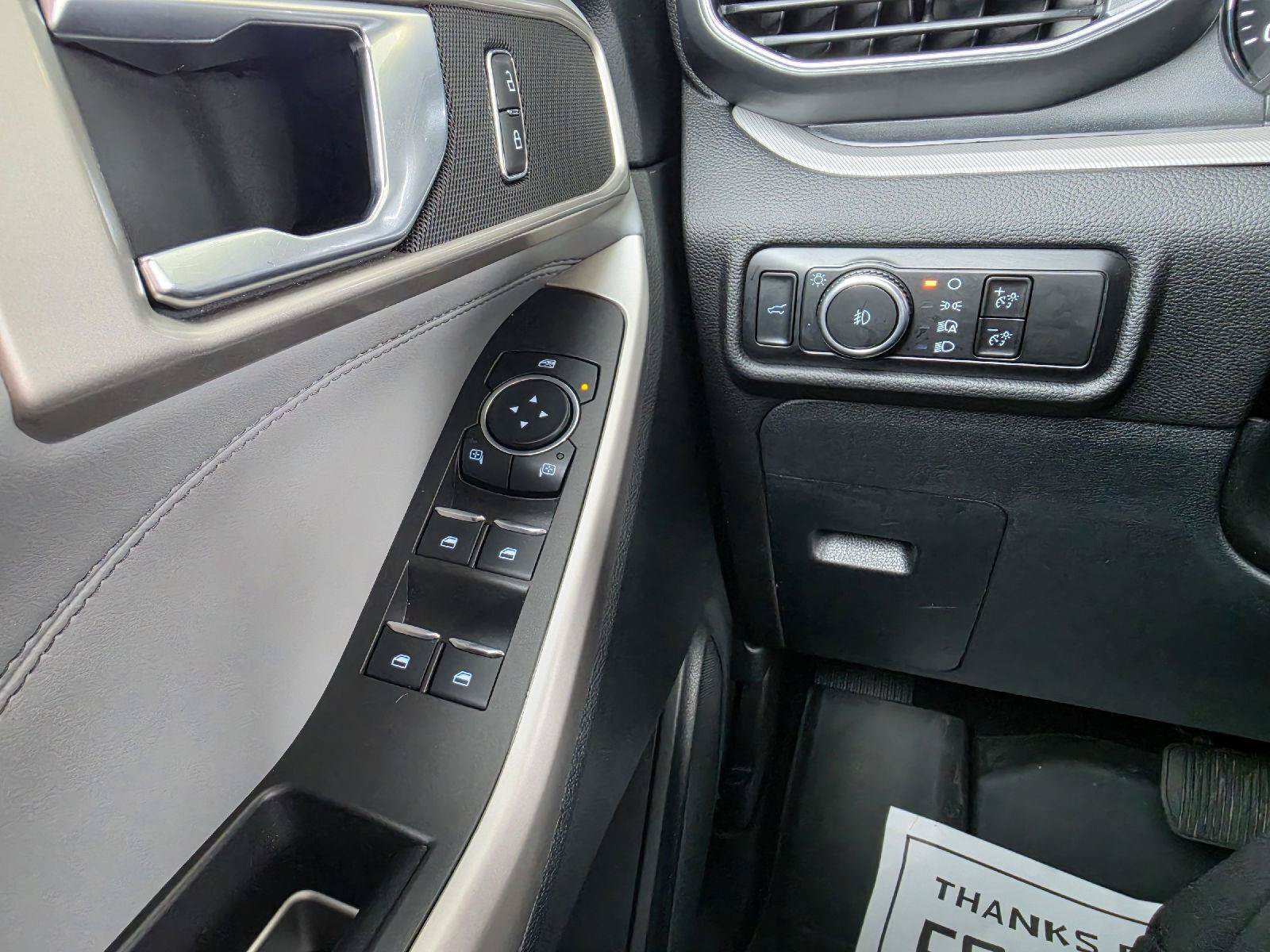 Used 2023 Ford Explorer XLT w/ Equipment Group 202A AWD/4WD image 24