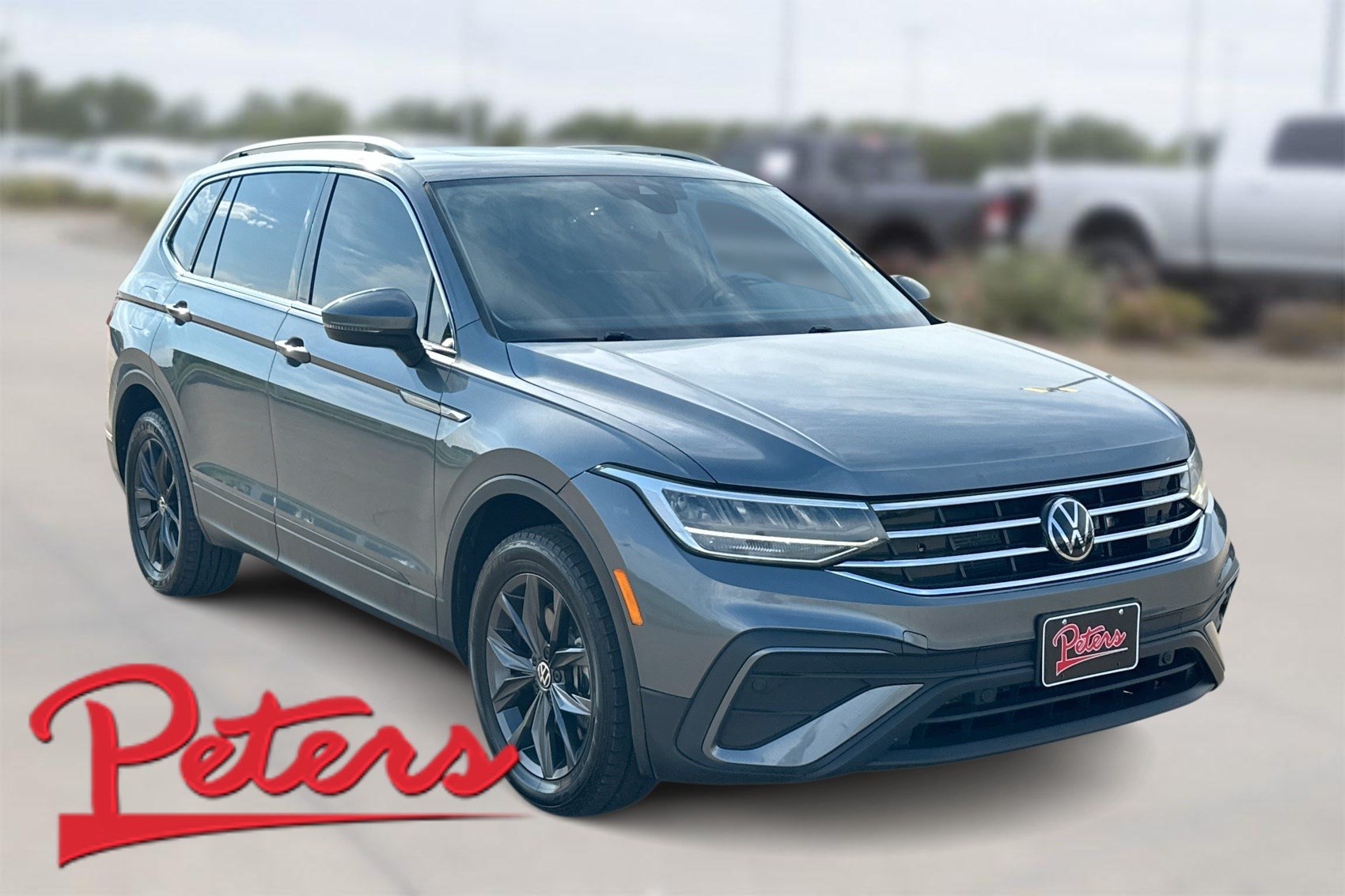 Used 2023 Volkswagen Tiguan SE FWD image 1