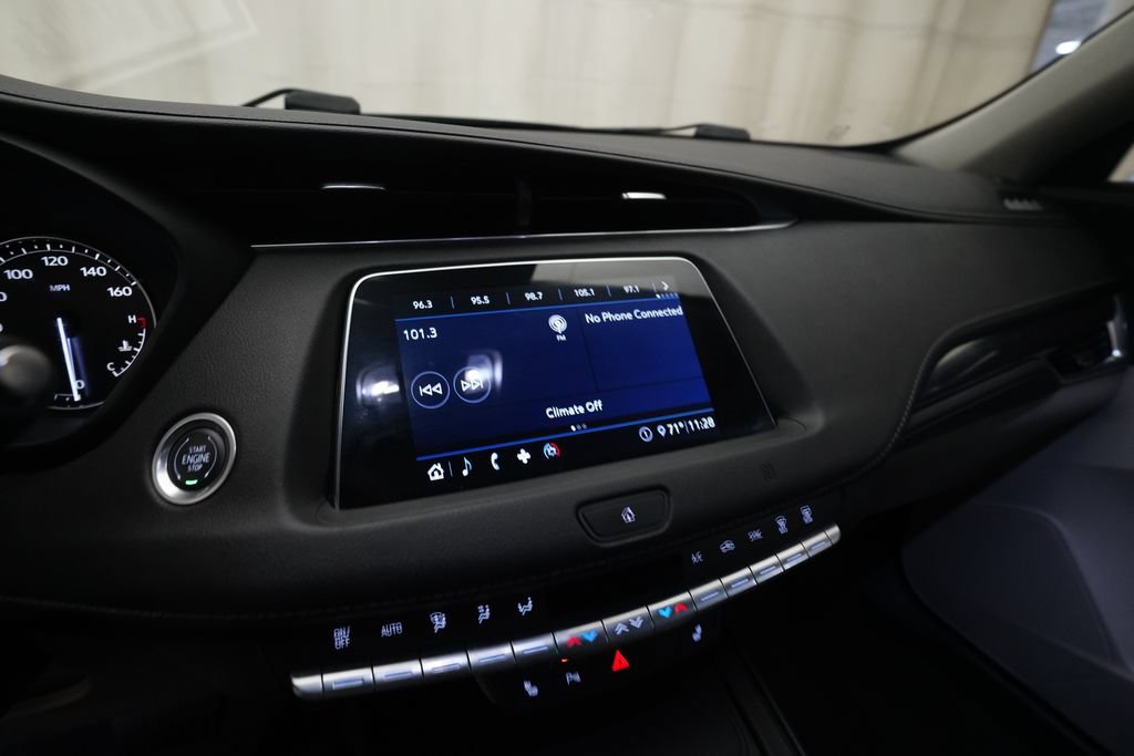 Used 2020 Cadillac XT4 Luxury w/ Cold Weather Package AWD/4WD image 6
