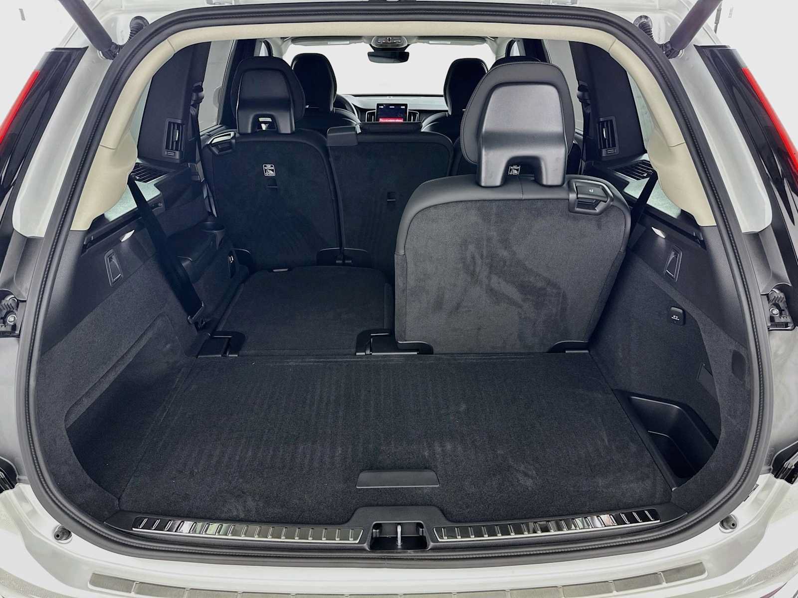 New 2027 Volvo XC90 B5 Plus AWD/4WD image 24
