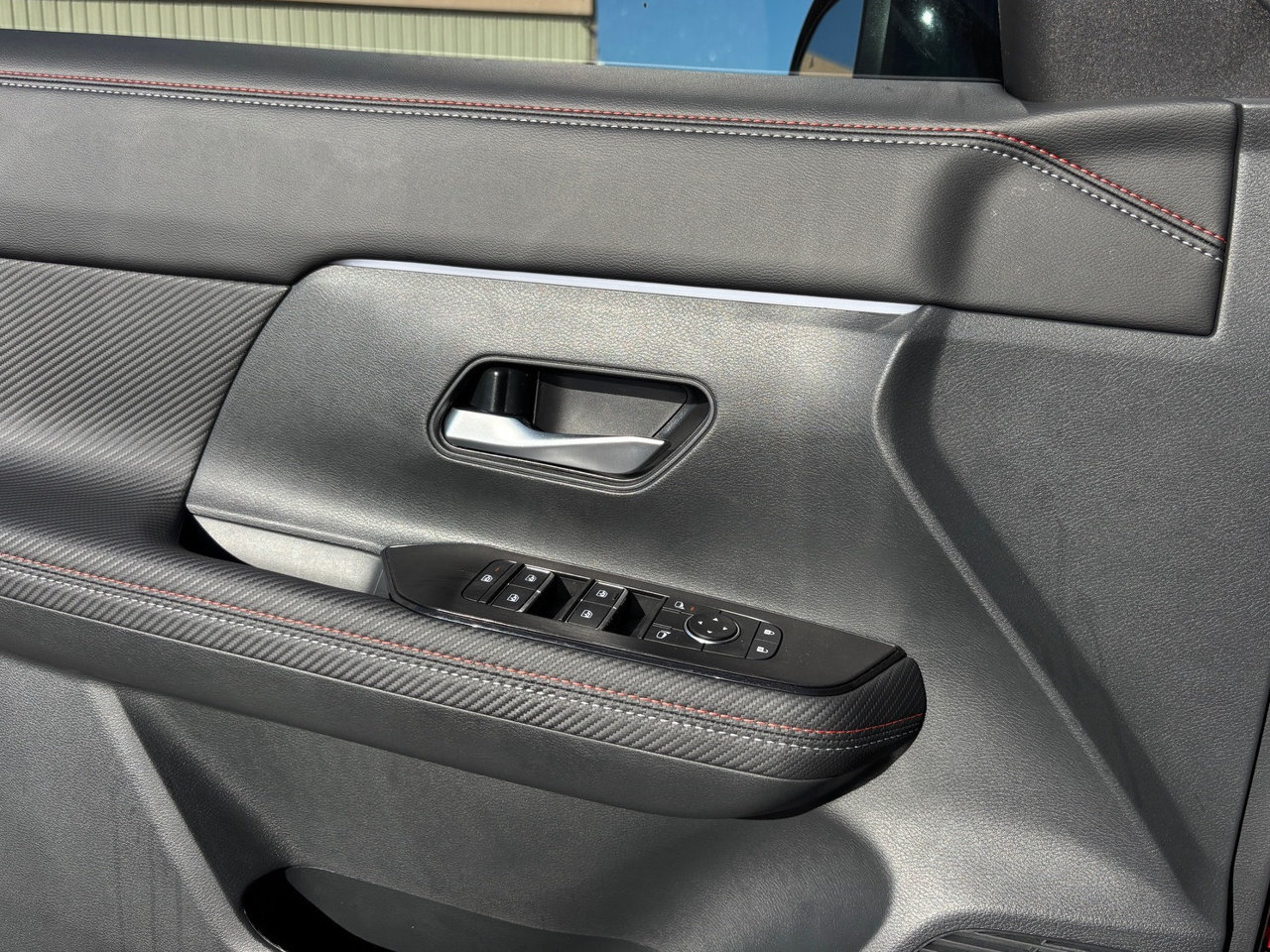 New 2026 Nissan Kicks SR w/ Cold Weather Package FWD image 16