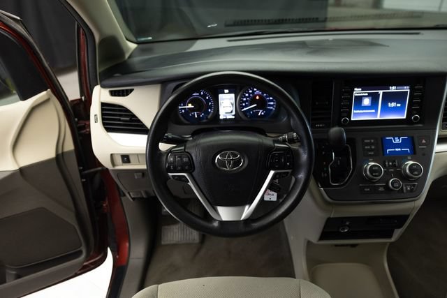Used 2020 Toyota Sienna L FWD image 21