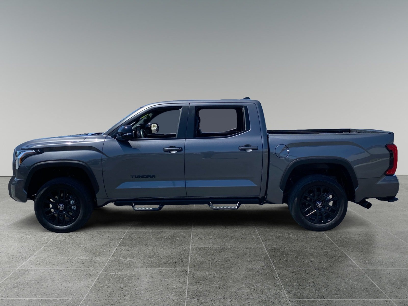Used 2025 Toyota Tundra Limited AWD/4WD image 2