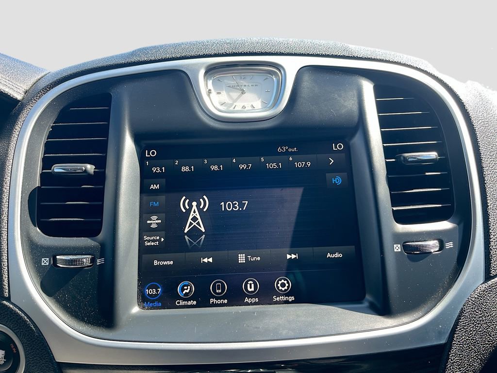 Used 2022 Chrysler 300 Touring w/ Sport Appearance Package image 14