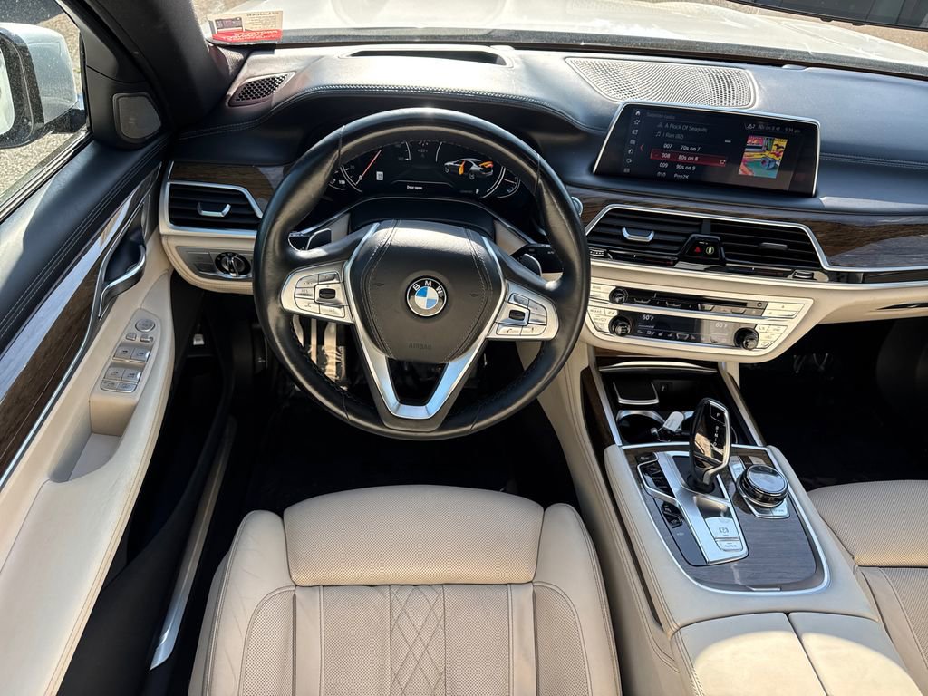 Used 2018 BMW 750i image 23