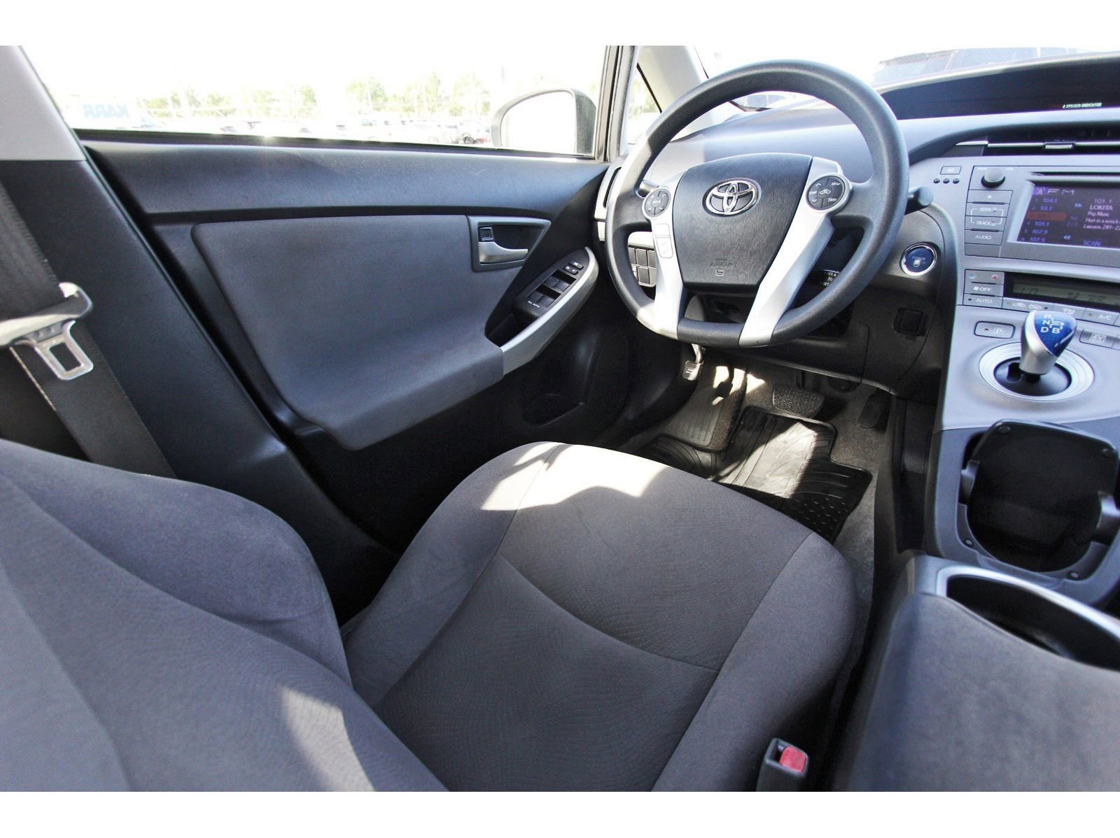 Used 2015 Toyota Prius Two image 11