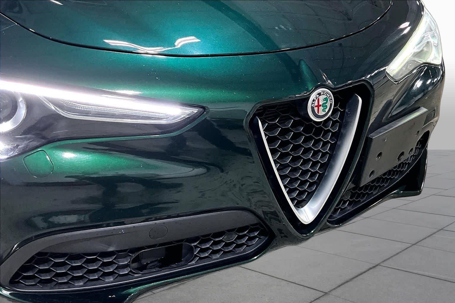 Used 2020 Alfa Romeo Stelvio Ti Lusso AWD/4WD image 32