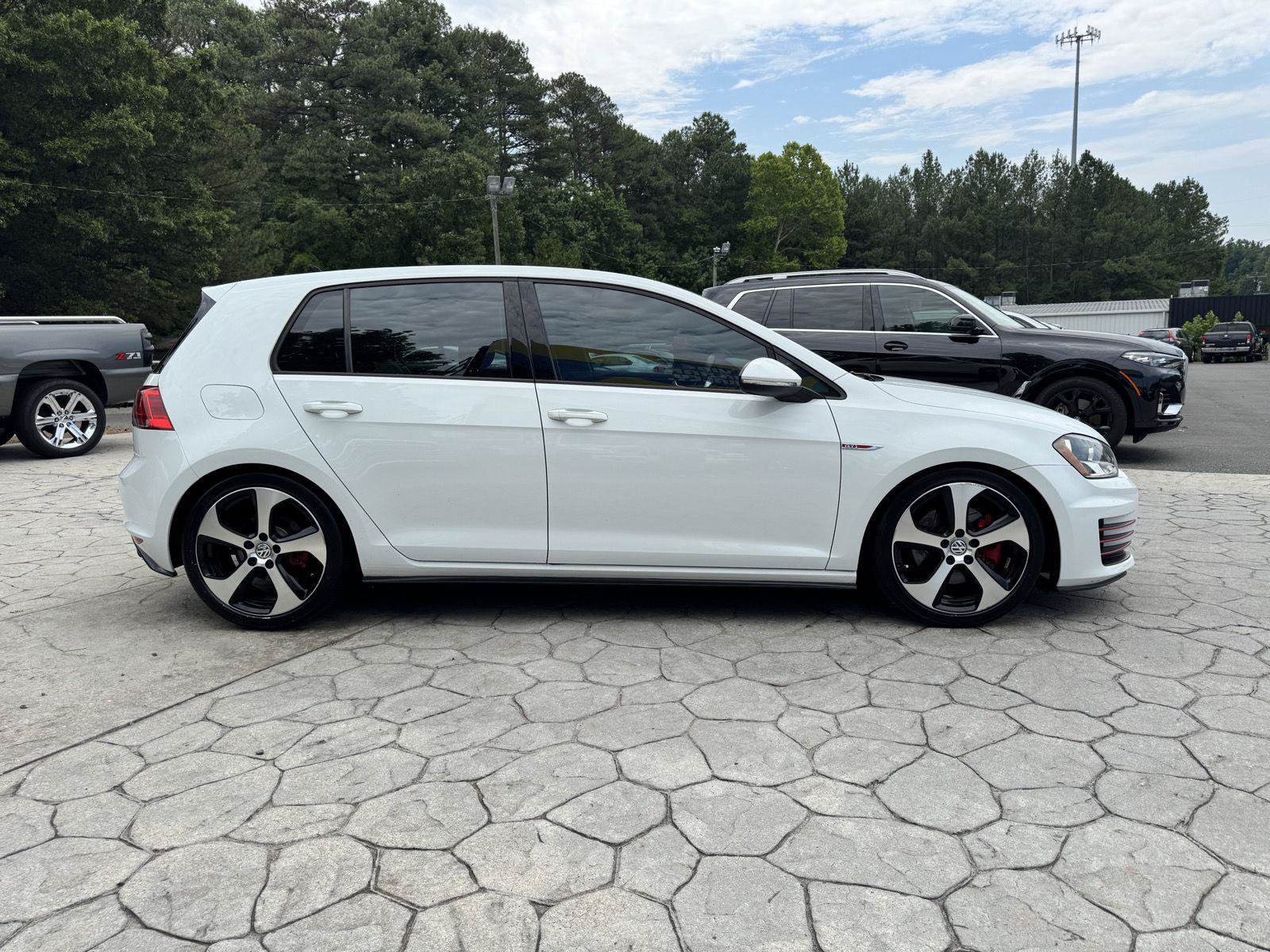 Used 2015 Volkswagen GTI SE FWD image 19