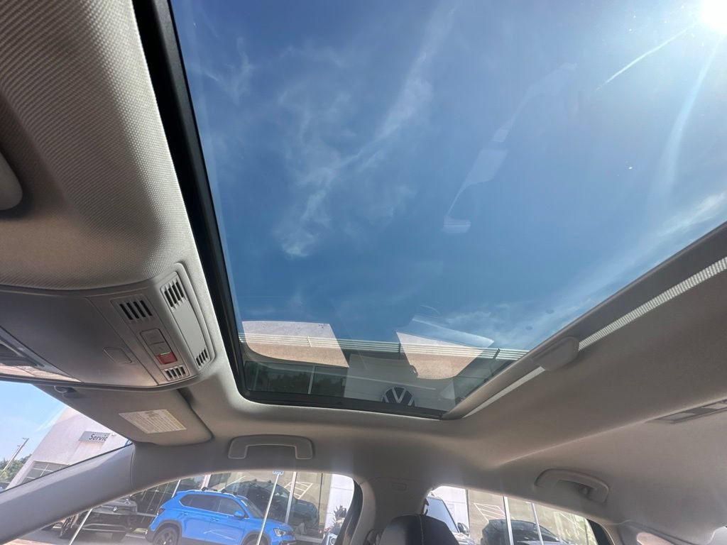 Used 2024 Volkswagen Jetta SE w/ Panoramic Sunroof Package FWD image 29