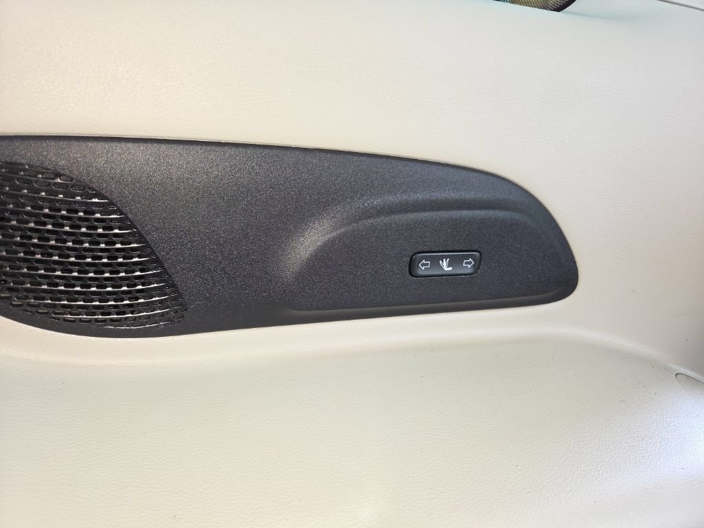 Certified 2023 Chrysler Pacifica Limited w/ Uconnect Theater Family Group AWD/4WD image 30