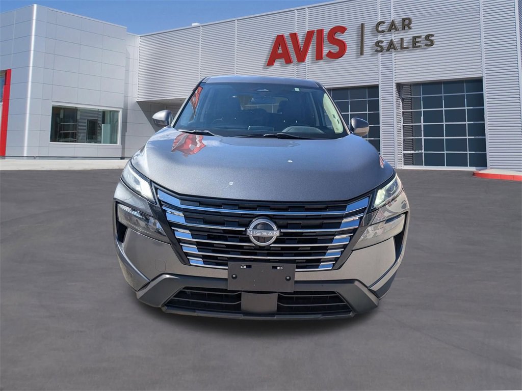 Used 2024 Nissan Rogue SV image 2