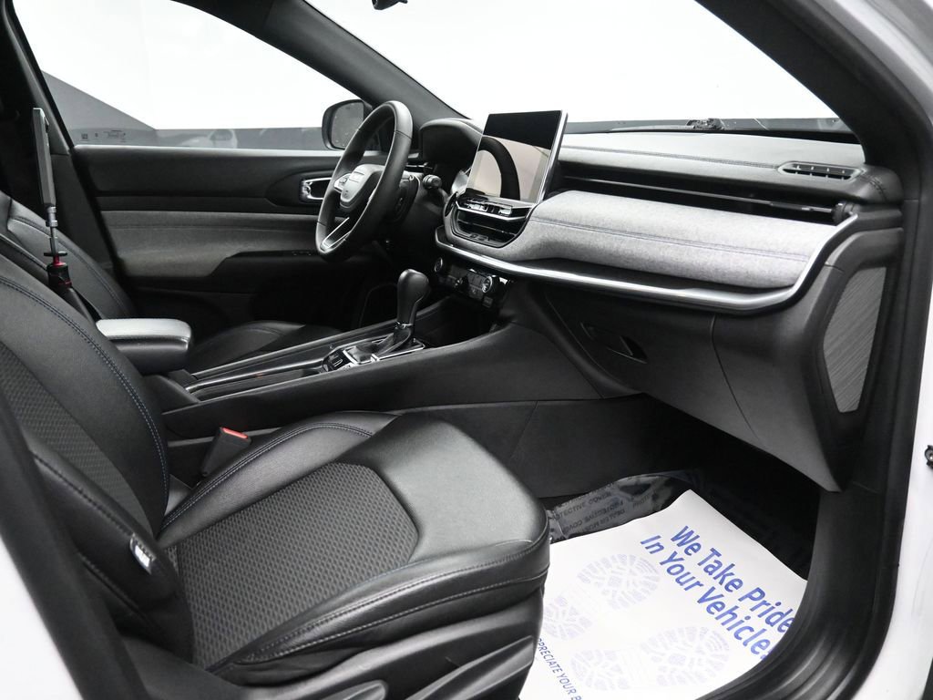 Used 2024 Jeep Compass Latitude image 19