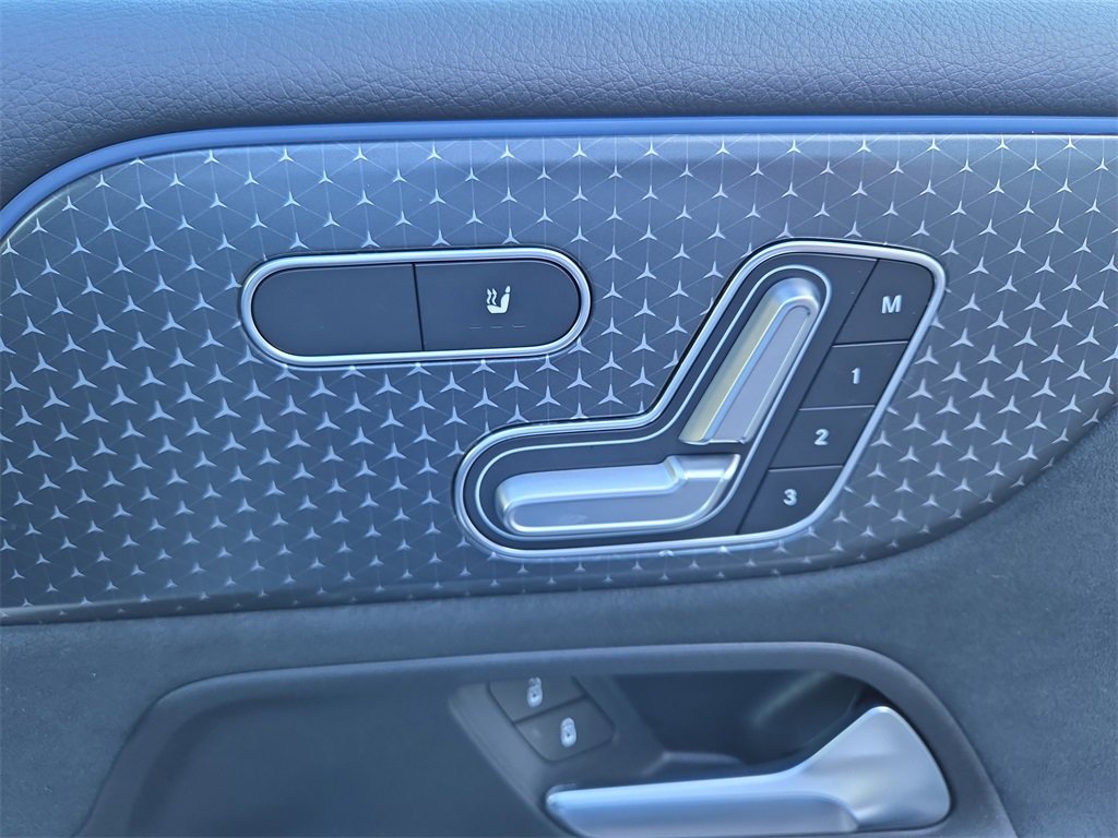 Certified 2025 Mercedes-Benz GLB 250 4MATIC image 17