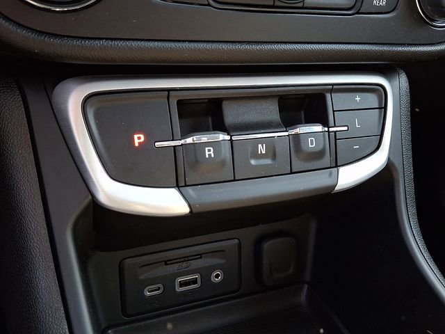 Used 2024 GMC Terrain SLT w/ Infotainment Package II image 15