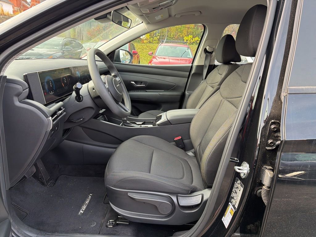 Used 2025 Hyundai Tucson SE image 12