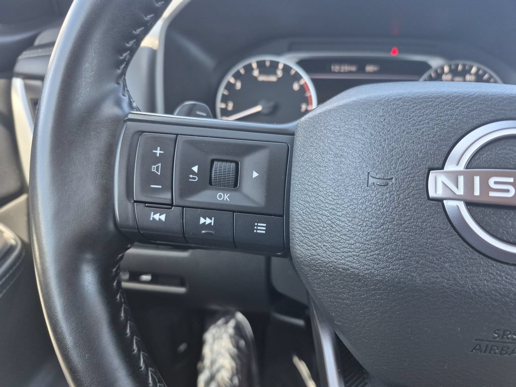 Used 2025 Nissan Rogue SV AWD/4WD image 19