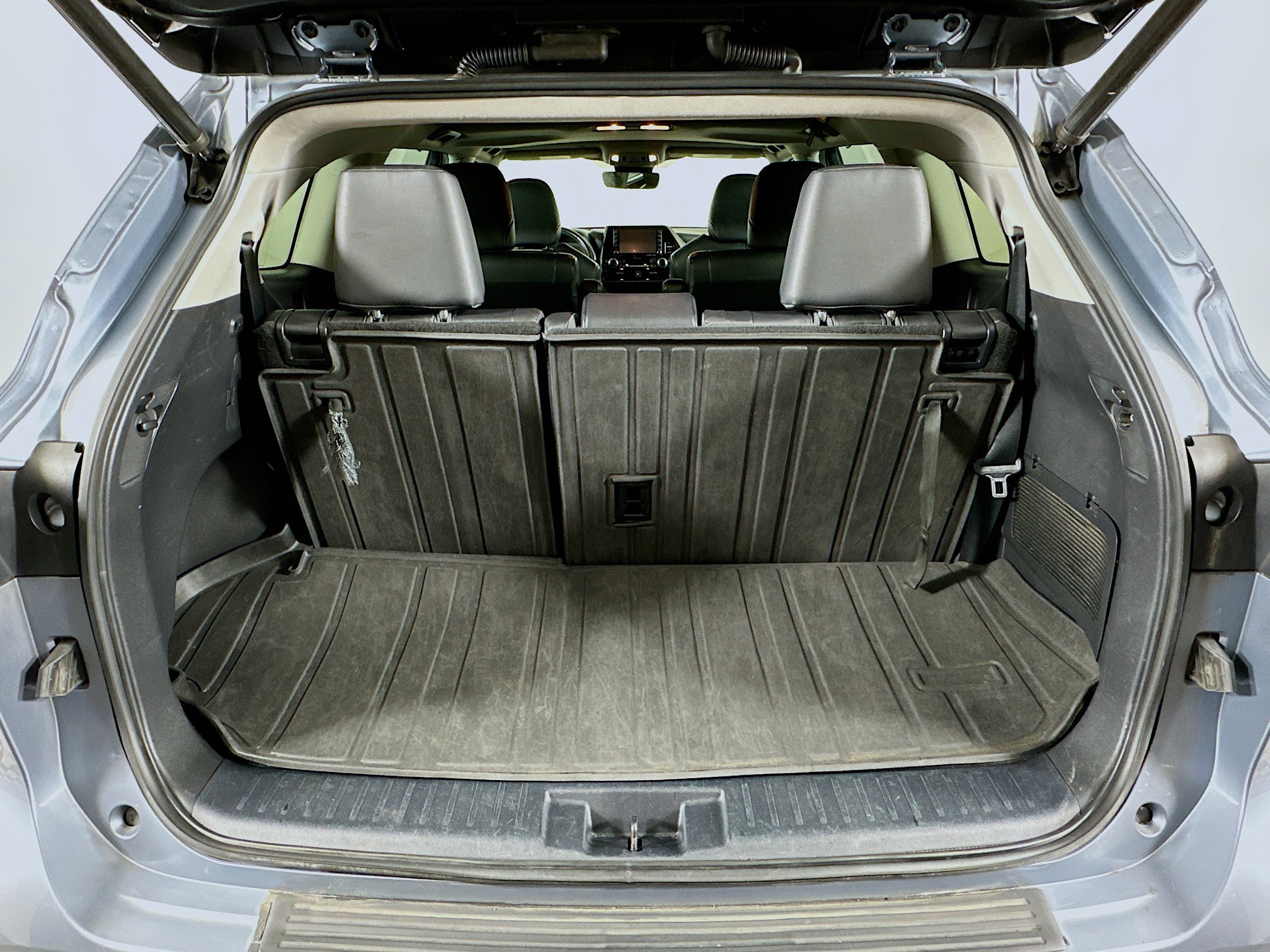 Used 2020 Toyota Highlander XLE FWD image 30