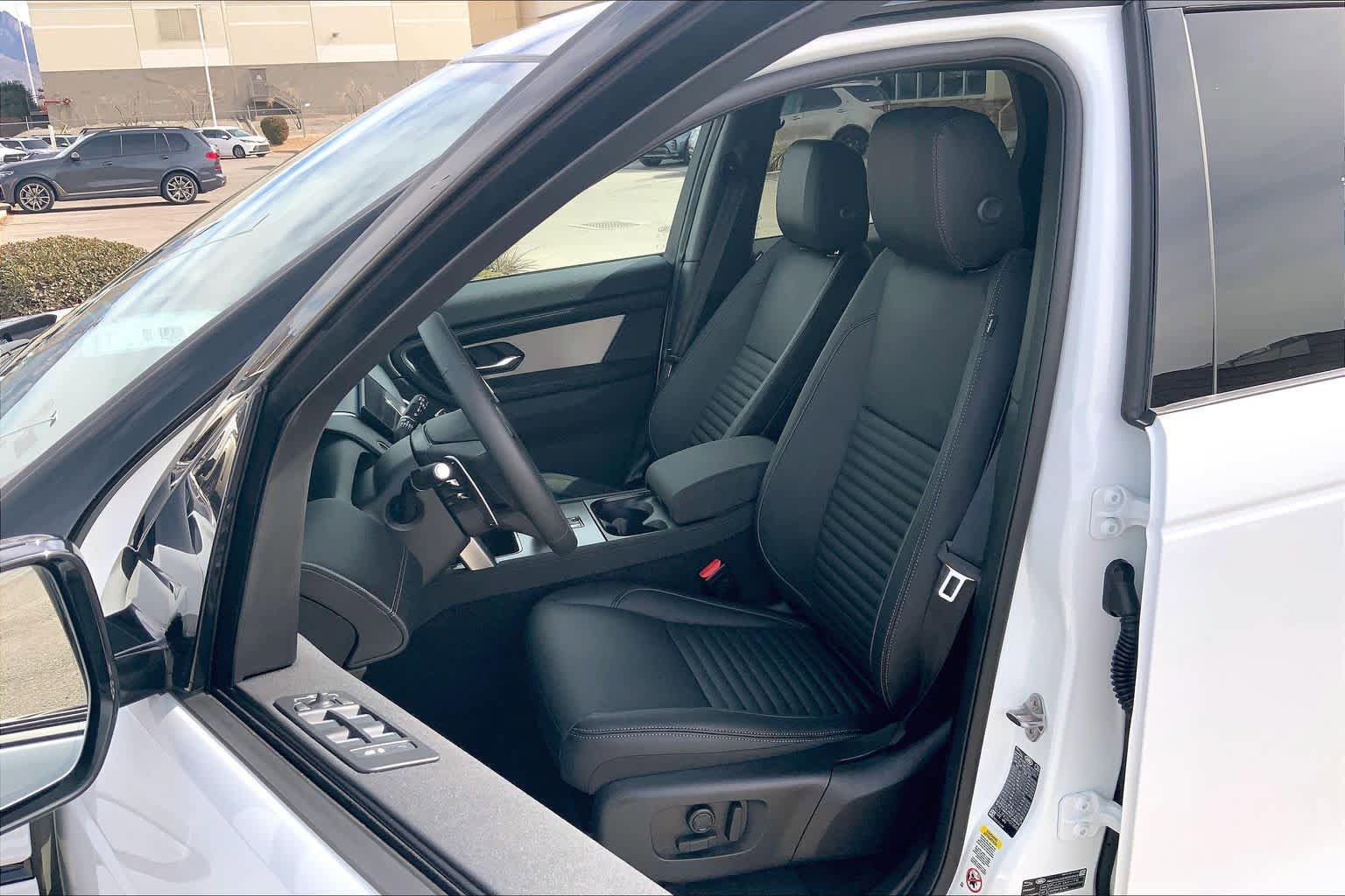 New 2026 Land Rover Discovery Sport Landmark AWD/4WD image 9