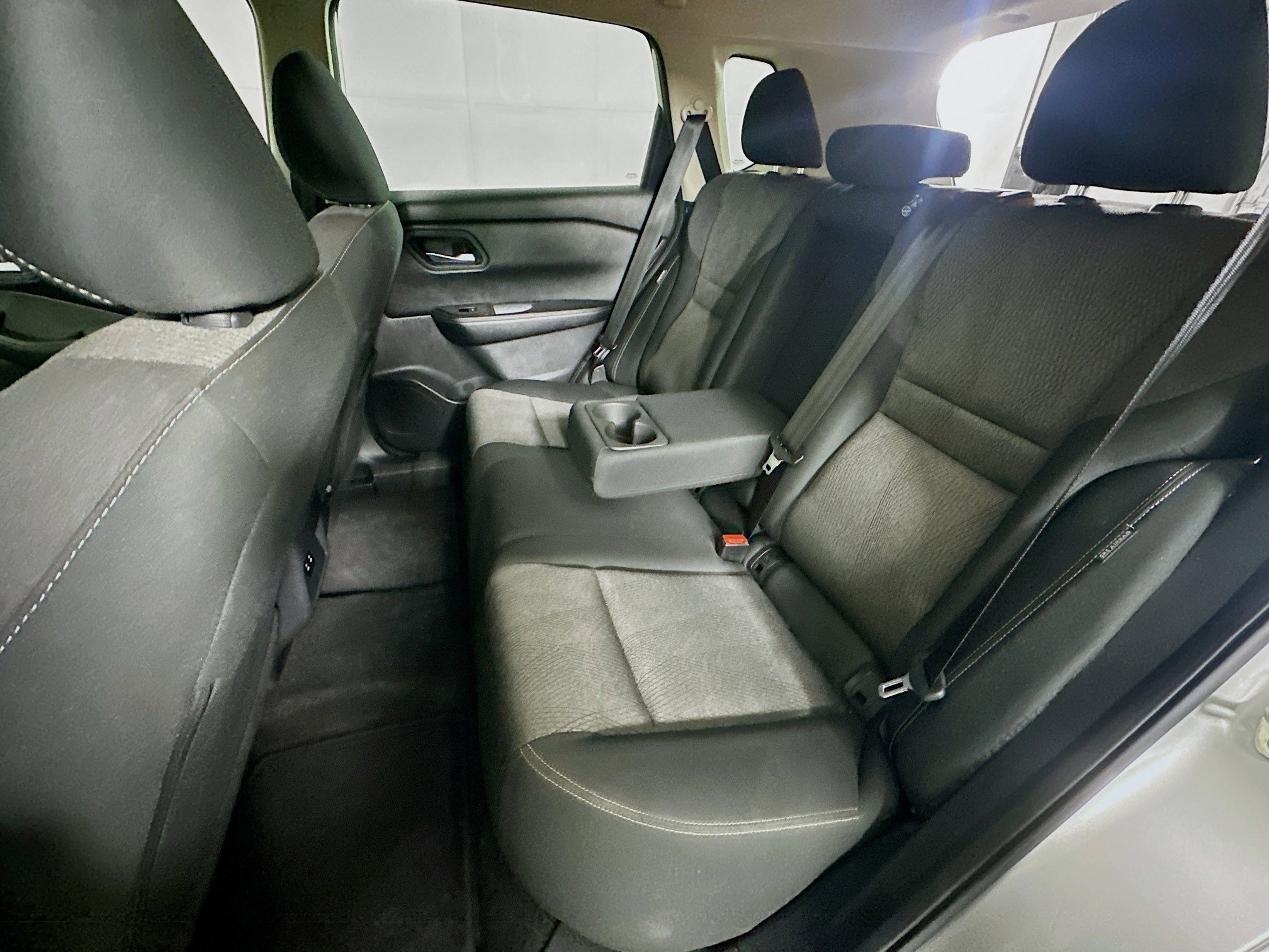 Used 2025 Nissan Rogue SV FWD image 27