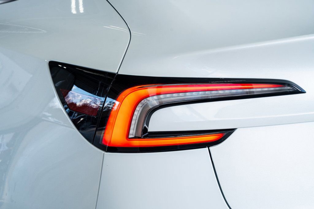 Used 2025 Tesla Model 3 Long Range image 19