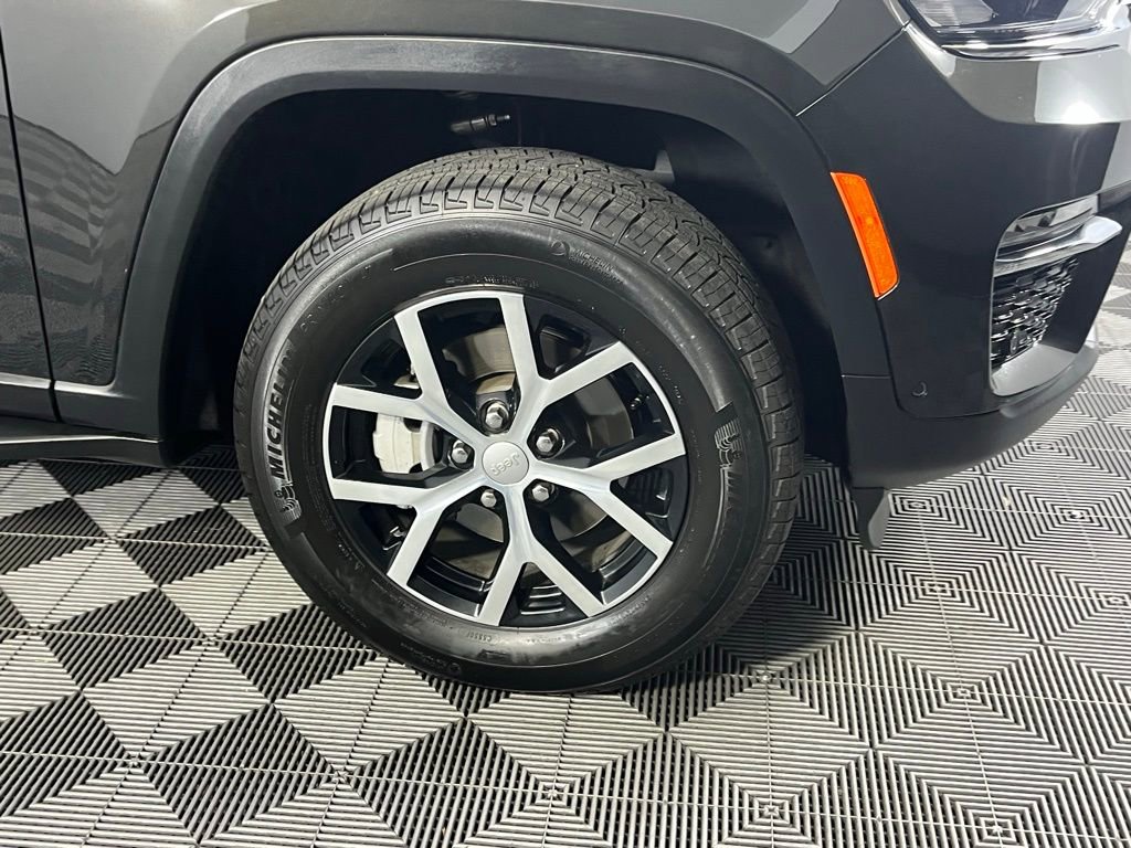 Used 2024 Jeep Grand Cherokee Limited w/ Luxury Tech Group II image 12